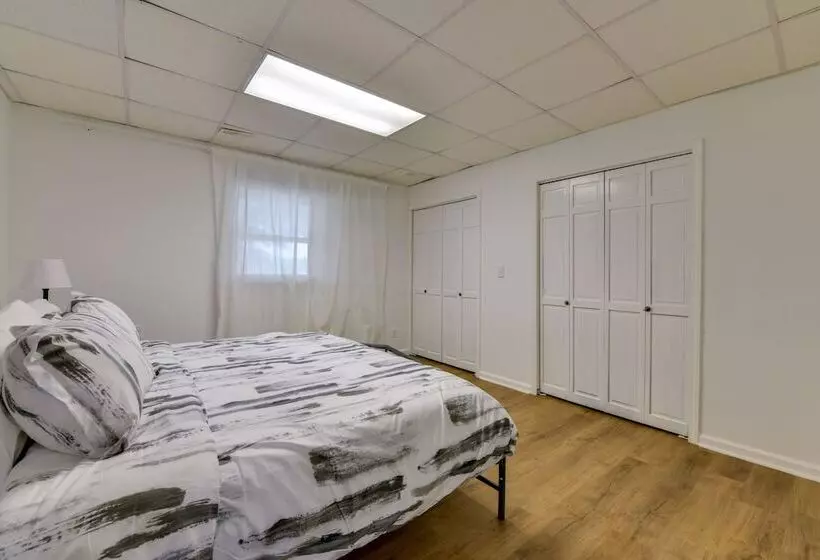 Spacious Lake Norman Retreat W/ Boat Ramp!