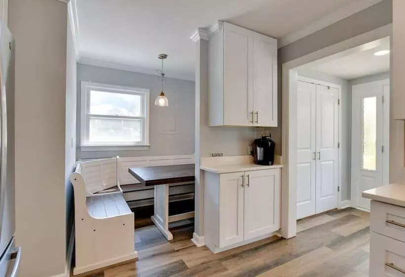 Spacious Lake Norman Retreat W/ Boat Ramp!