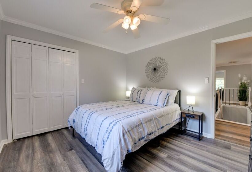 Spacious Lake Norman Retreat W/ Boat Ramp!