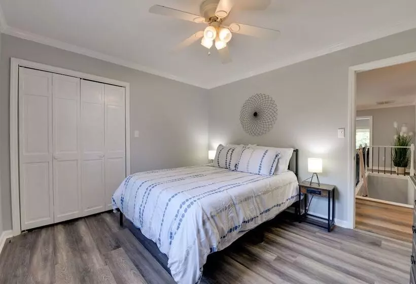 Spacious Lake Norman Retreat W/ Boat Ramp!