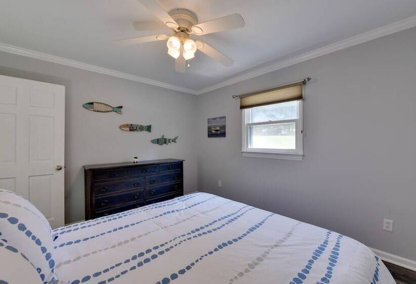 Spacious Lake Norman Retreat W/ Boat Ramp!