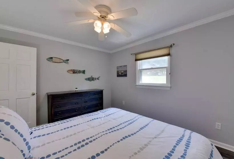 Spacious Lake Norman Retreat W/ Boat Ramp!