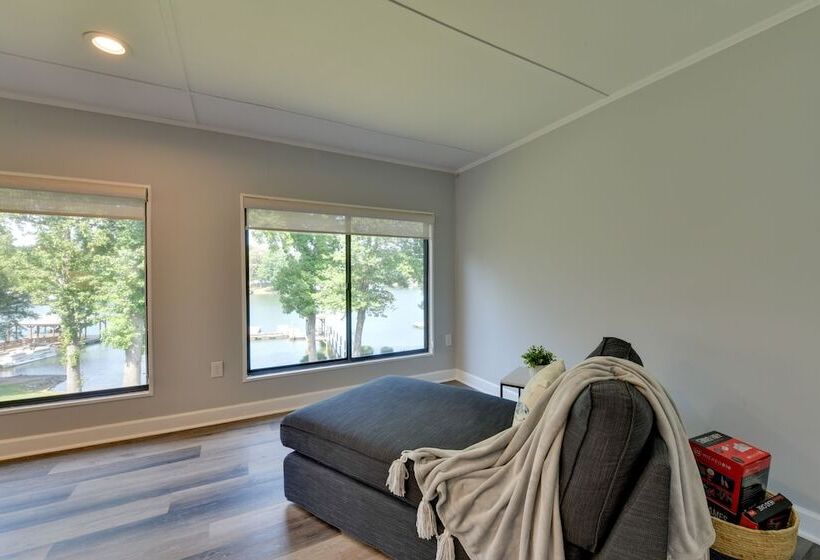 Spacious Lake Norman Retreat W/ Boat Ramp!