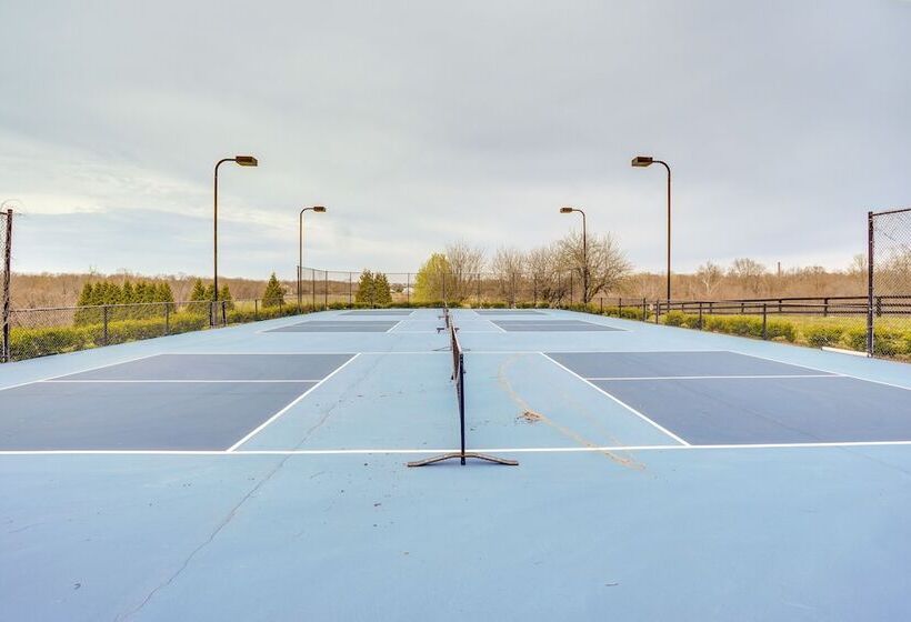 Spacious Virginia Retreat W/ Deck & Scenic Views!