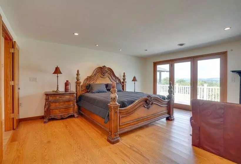 Spacious Virginia Retreat W/ Deck & Scenic Views!