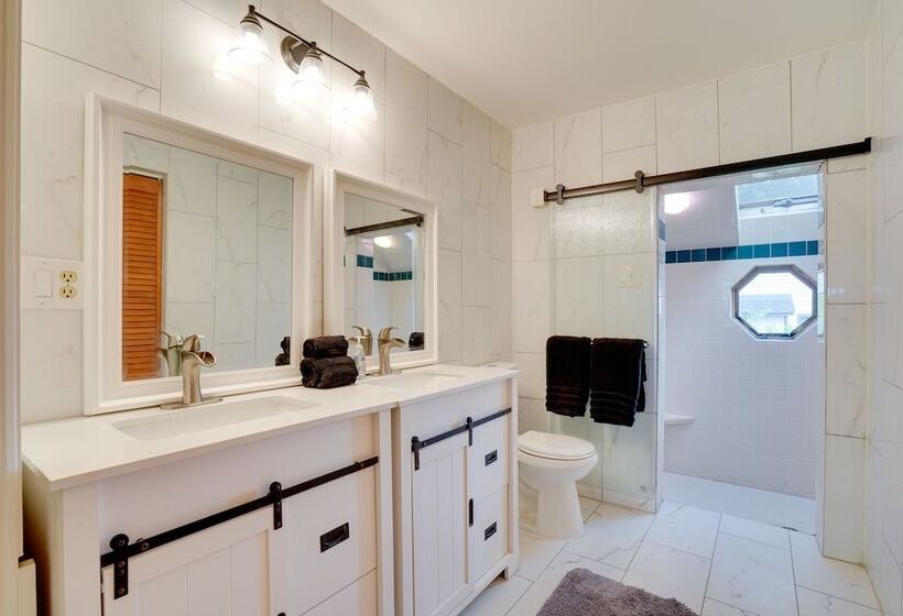 Spacious Virginia Retreat W/ Deck & Scenic Views!