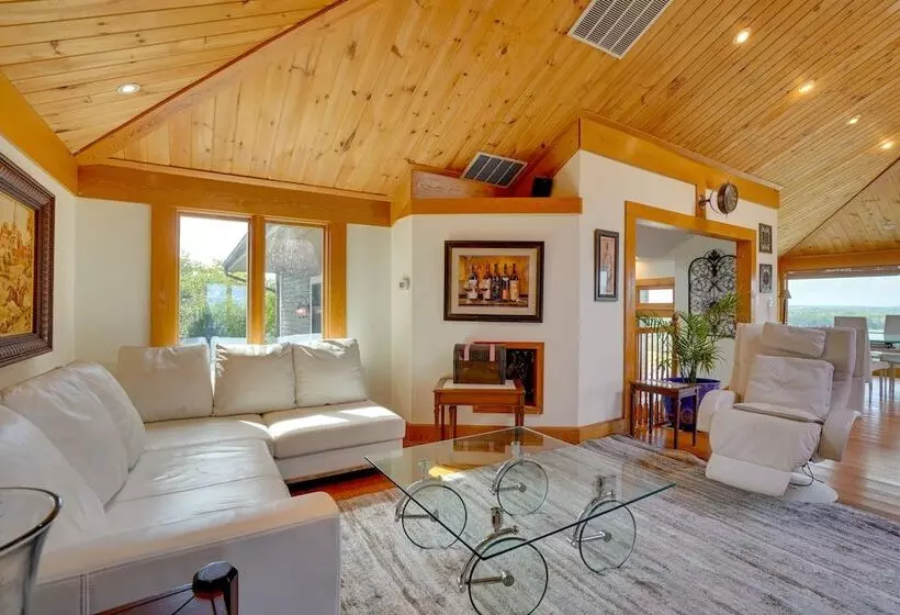Spacious Virginia Retreat W/ Deck & Scenic Views!