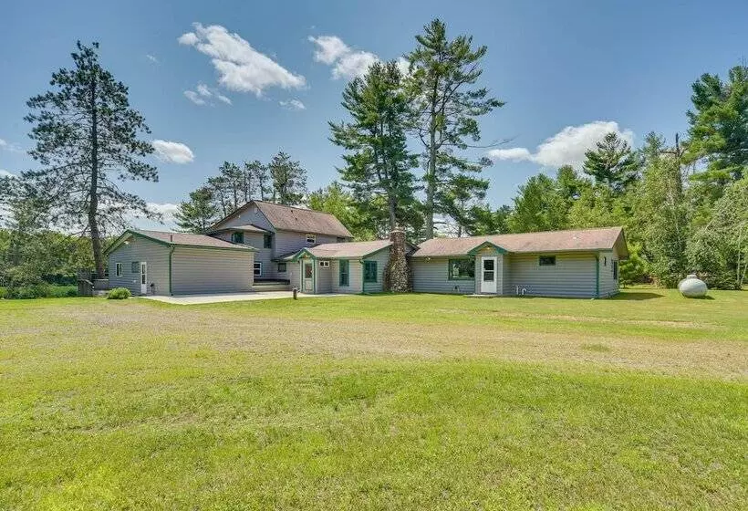 Spacious Winter Retreat W/ River Access + Kayaks!