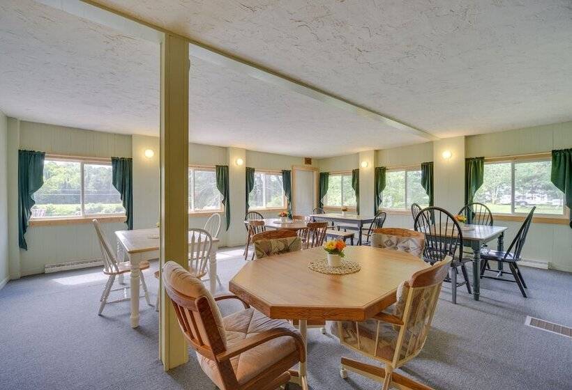 Spacious Winter Retreat W/ River Access + Kayaks!