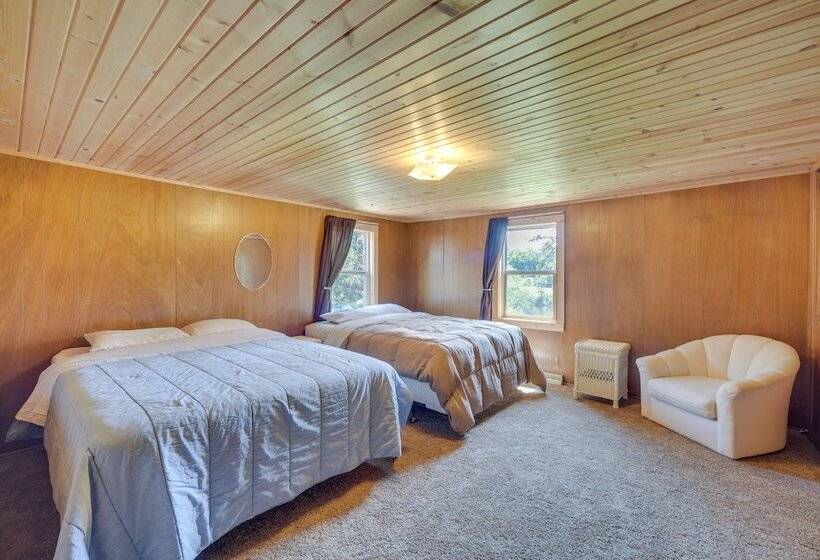 Spacious Winter Retreat W/ River Access + Kayaks!