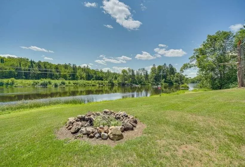 Spacious Winter Retreat W/ River Access + Kayaks!