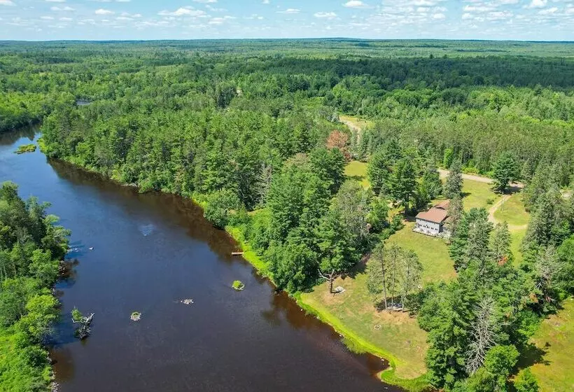 Spacious Winter Retreat W/ River Access + Kayaks!