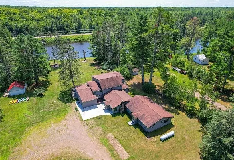 Spacious Winter Retreat W/ River Access + Kayaks!