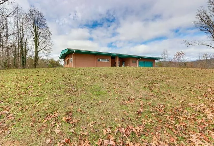 Stunning Copperhill Retreat W/ Mountain Views!