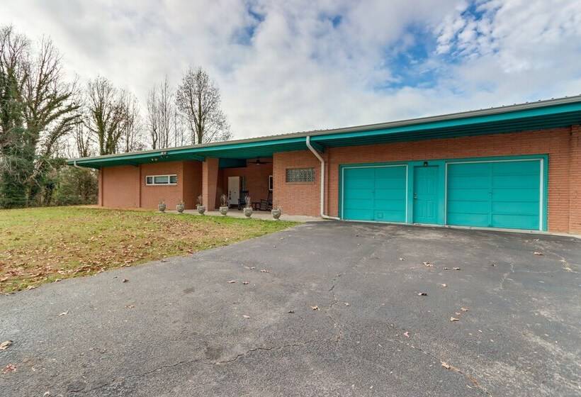 Stunning Copperhill Retreat W/ Mountain Views!