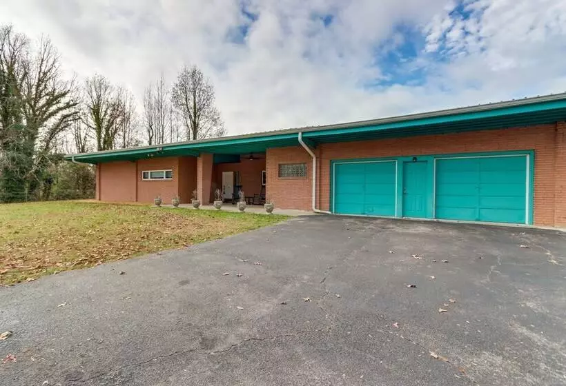 Stunning Copperhill Retreat W/ Mountain Views!