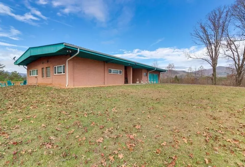 Stunning Copperhill Retreat W/ Mountain Views!