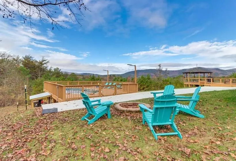 Stunning Copperhill Retreat W/ Mountain Views!