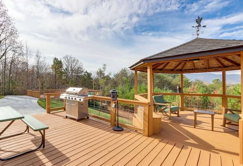 Stunning Copperhill Retreat W/ Mountain Views!