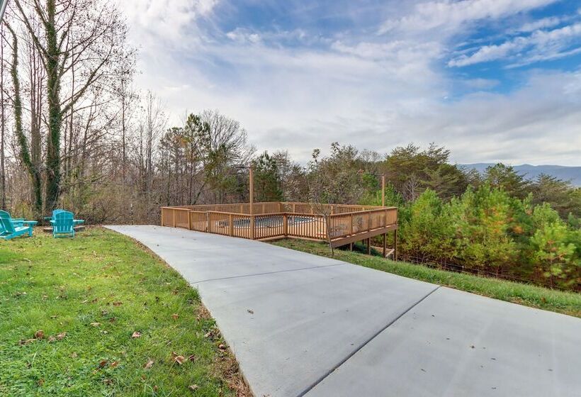 Stunning Copperhill Retreat W/ Mountain Views!