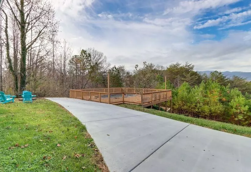 Stunning Copperhill Retreat W/ Mountain Views!