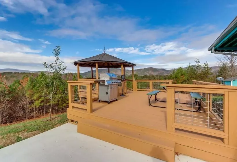 Stunning Copperhill Retreat W/ Mountain Views!