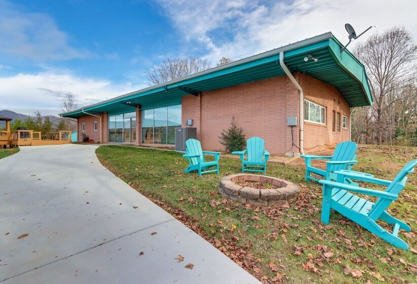 Stunning Copperhill Retreat W/ Mountain Views!