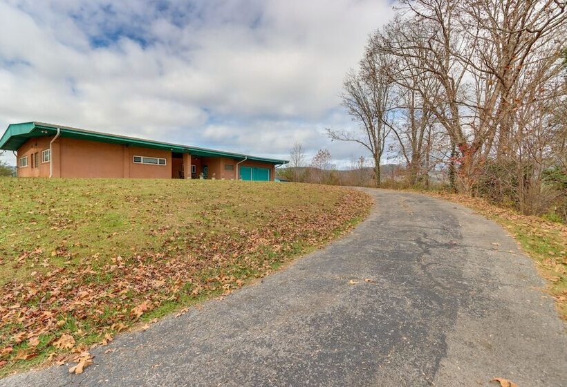 Stunning Copperhill Retreat W/ Mountain Views!