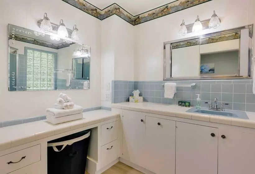 Stunning Copperhill Retreat W/ Mountain Views!