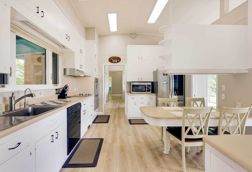 Stunning Copperhill Retreat W/ Mountain Views!