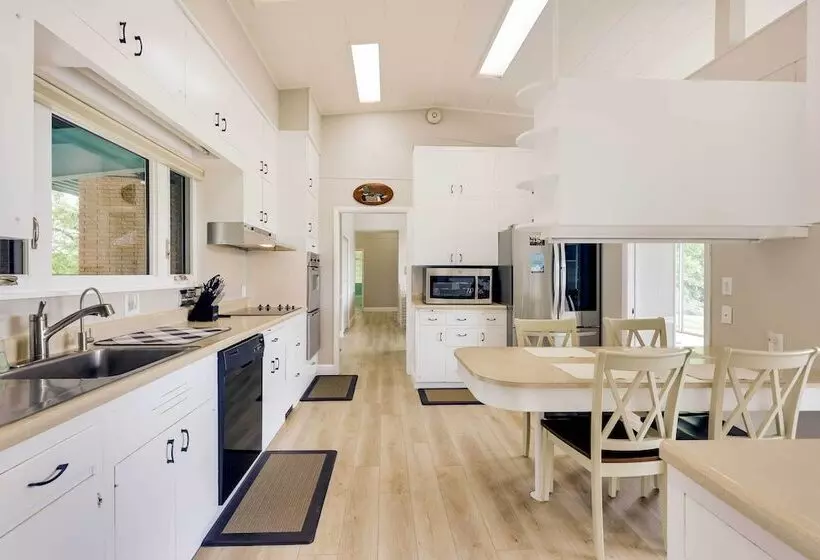 Stunning Copperhill Retreat W/ Mountain Views!