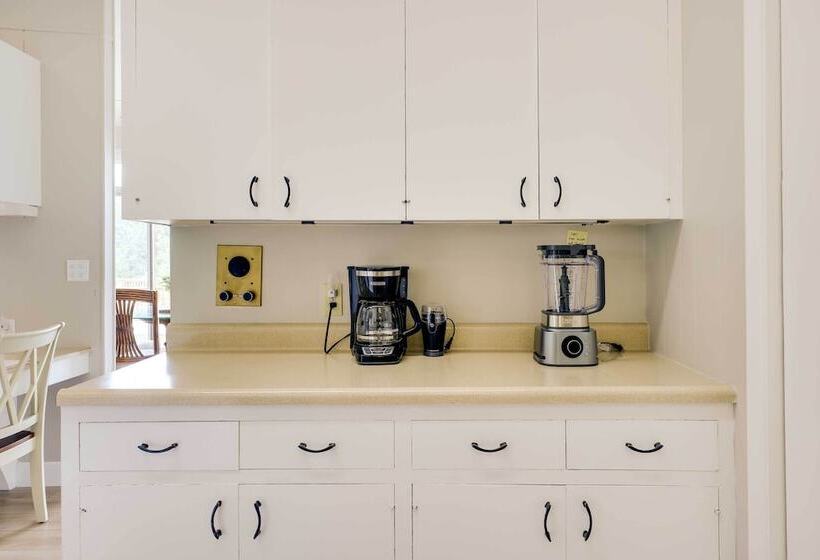 Stunning Copperhill Retreat W/ Mountain Views!