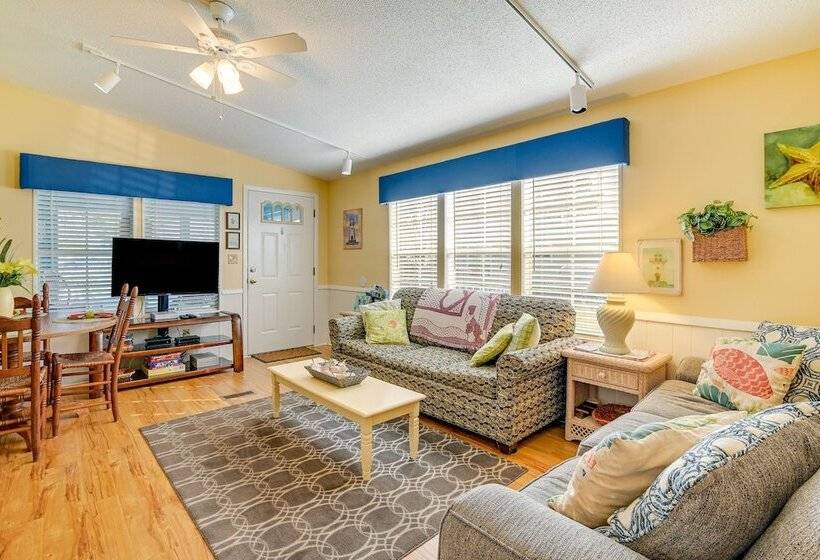 Surfside Beach Home W/ Community Perks Near Ocean!