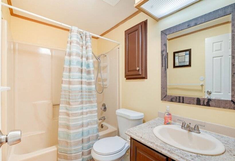 Surfside Beach Home W/ Community Perks Near Ocean!