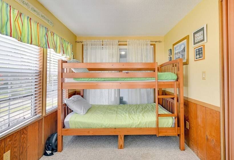 Surfside Beach Home W/ Community Perks Near Ocean!