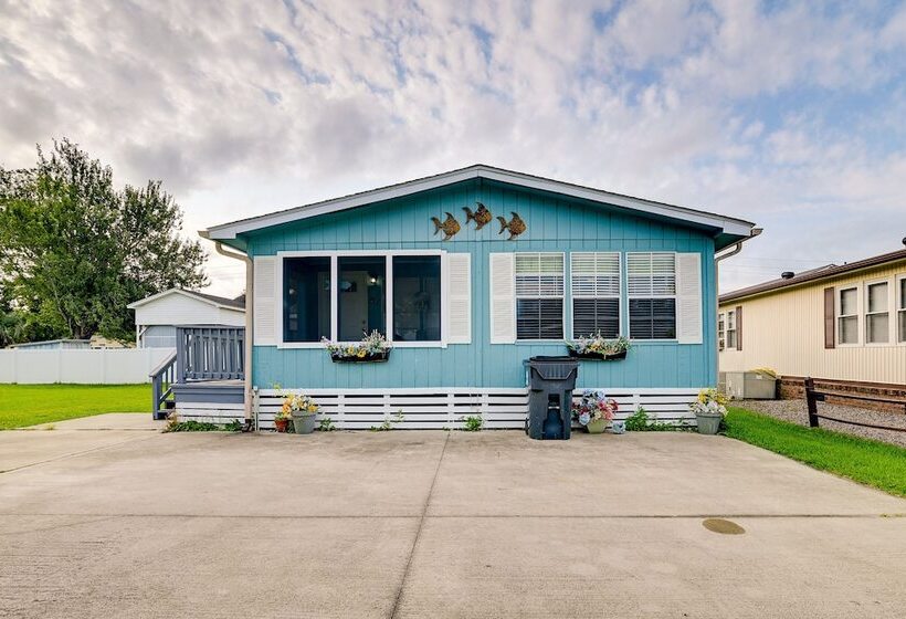 Surfside Beach Home W/ Community Perks Near Ocean!