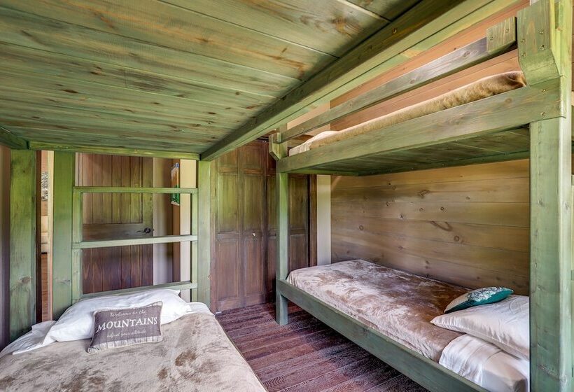 Unique Burnsville Home W/ Mountain Views + Deck!