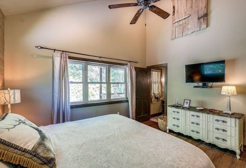 Unique Burnsville Home W/ Mountain Views + Deck!