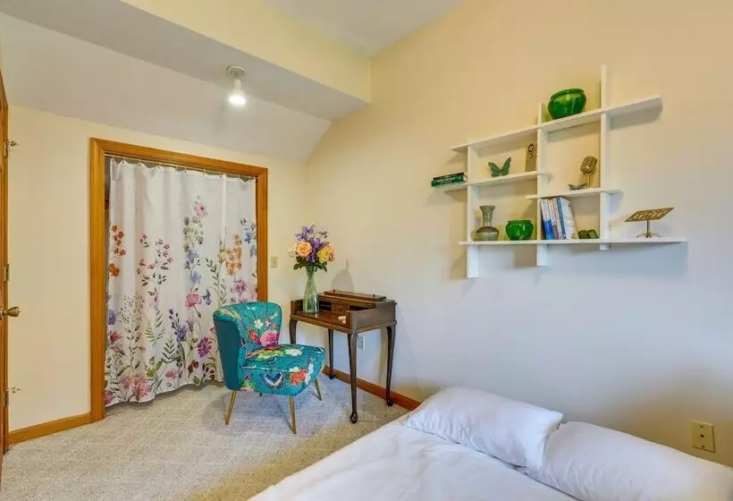 Waterfront Bristol Area Retreat W/ Boat Dock