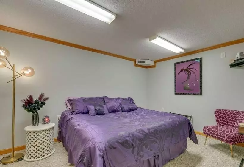 Waterfront Bristol Area Retreat W/ Boat Dock