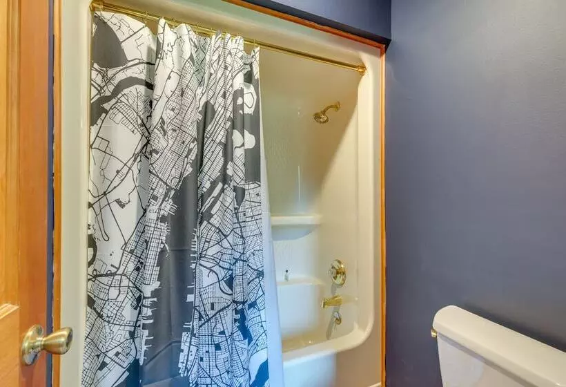 Waterfront Bristol Area Retreat W/ Boat Dock