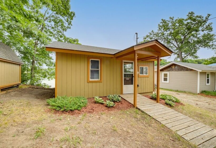 Waterfront Lake Cabin: Close To Boating & Fishing!