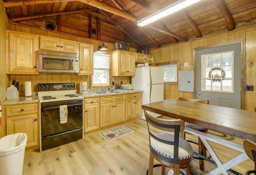 Waterfront Lake Cabin: Close To Boating & Fishing!