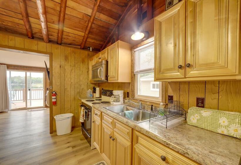 Waterfront Lake Cabin: Close To Boating & Fishing!