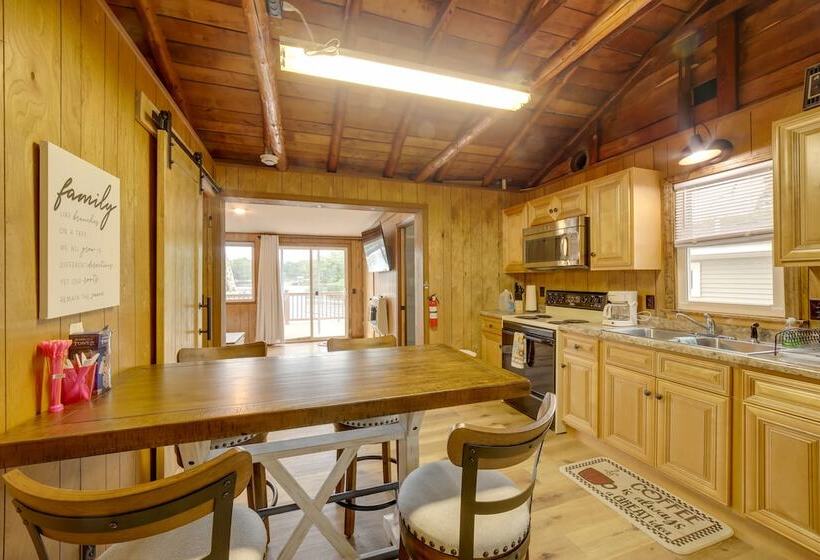 Waterfront Lake Cabin: Close To Boating & Fishing!