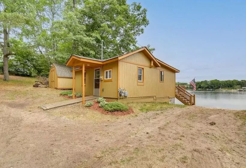 Waterfront Lake Cabin: Close To Boating & Fishing!