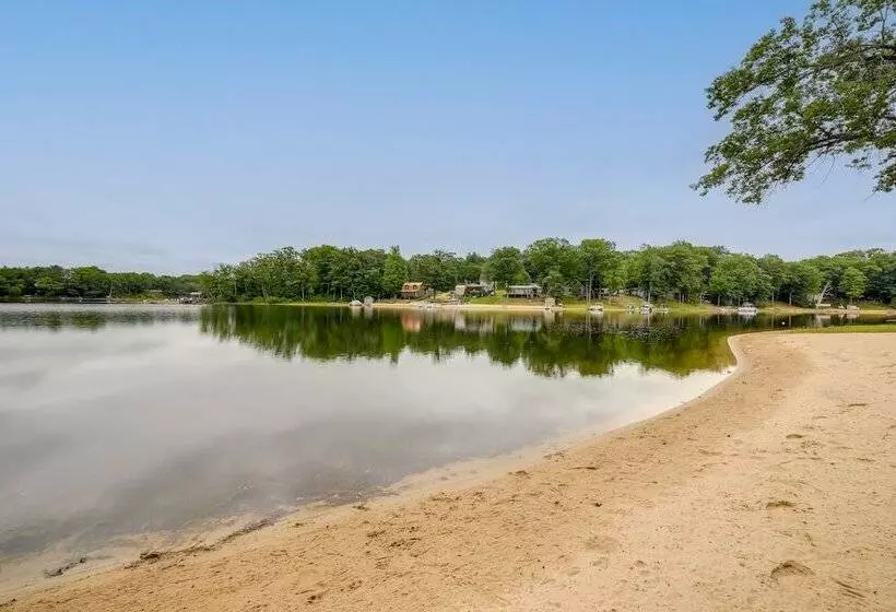 Waterfront Lake Cabin: Close To Boating & Fishing!