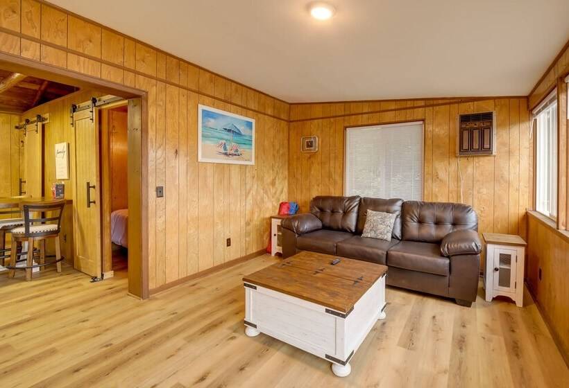 Waterfront Lake Cabin: Close To Boating & Fishing!