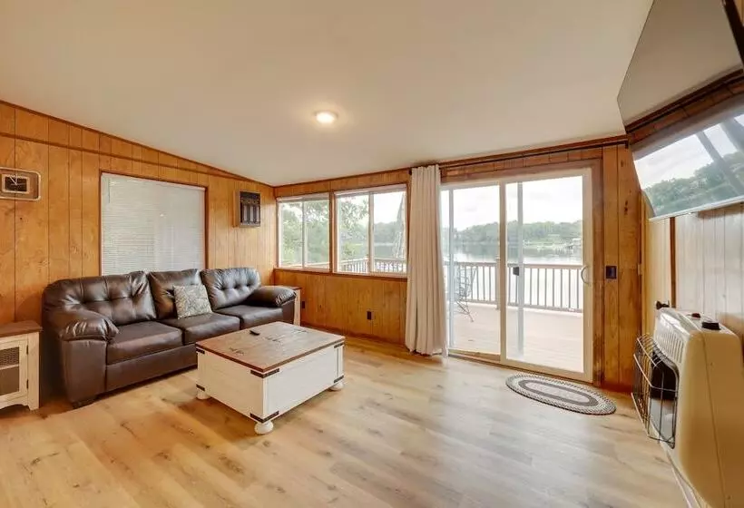 Waterfront Lake Cabin: Close To Boating & Fishing!