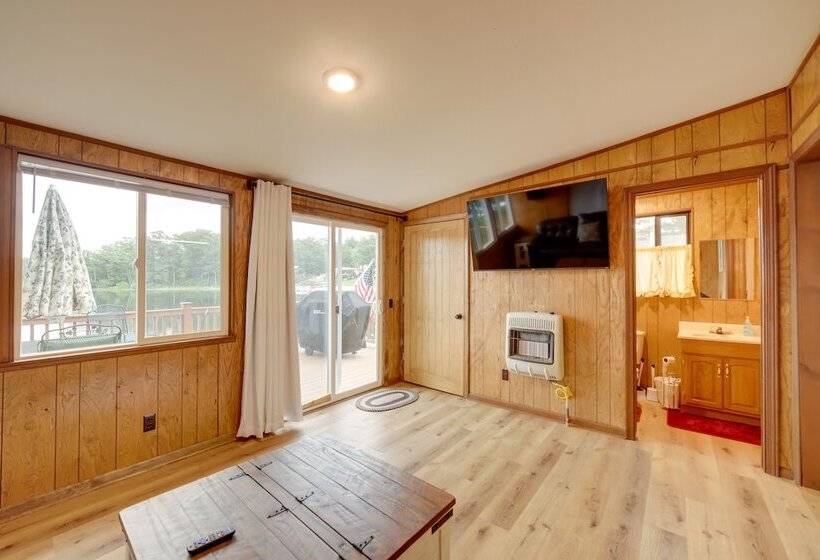 Waterfront Lake Cabin: Close To Boating & Fishing!